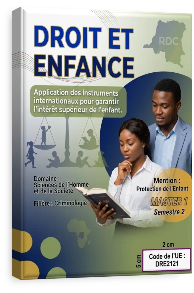 Livre de droit et marteau de juge devant la forêt congolaise.